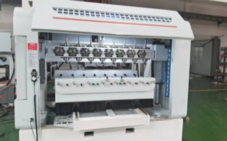 Máy CNC 8 Trục