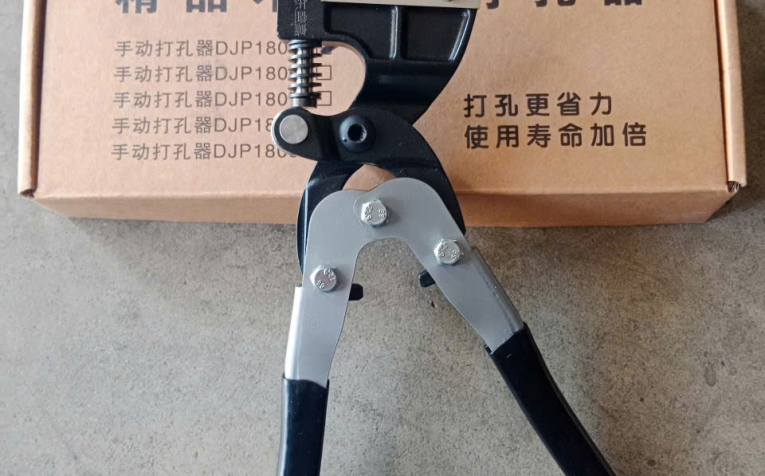 Kiềm Bấm Lỗ